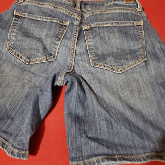 size 2 - Picture 1 of 3